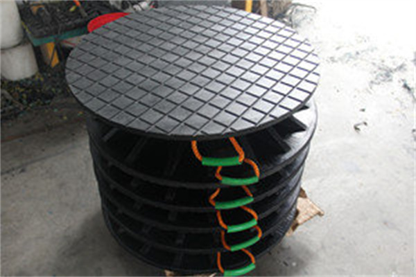 UHMW outrigger pads